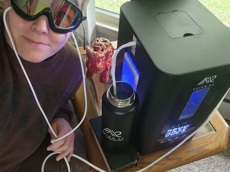 Client relaxing during a molecular hydrogen inhalation session