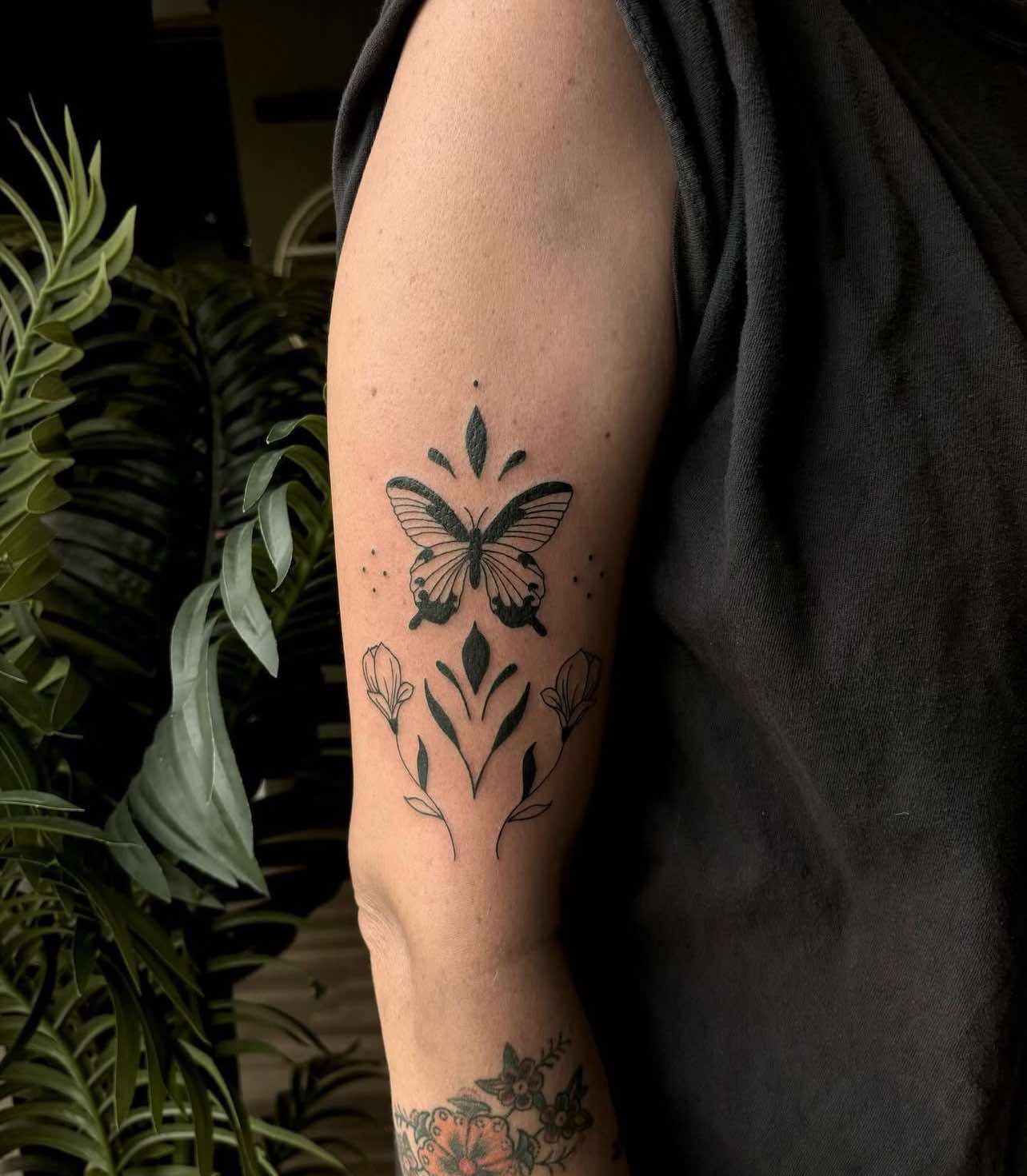 Blackwork tattoo by Bri