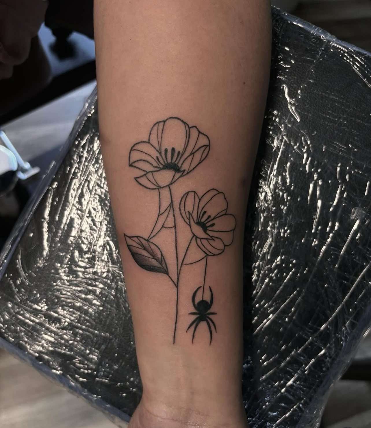 Blackwork tattoo by Bri