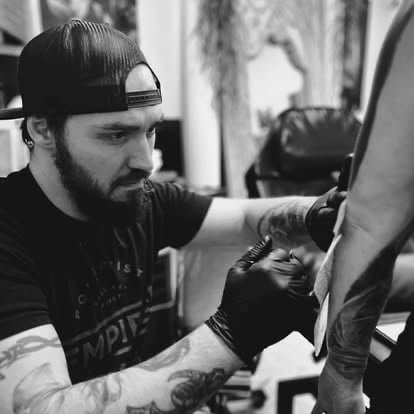 Jeff Poehls tattooing a client at New Life Ink